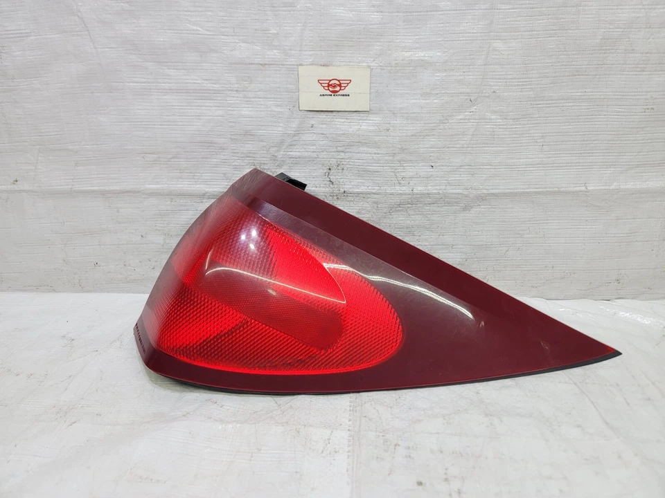 Задний фонарь в сборе для правостороннего пассажира 2004-2007 Buick Rendezvous от оригинального производителя 15281032 - Изображение 1 из 4