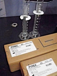 TWO (2) PYREX 3022-100 GRADUATED CYLINDER 100mL CORNING TC LAB GLASSWARE **NEW** - Picture 1 of 7