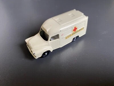 Matchbox Lesney n°14 c Bedford Lomas Ambulance - Photo 1/4