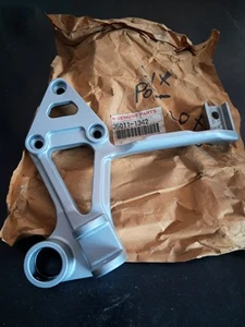 FUSSRASTENHALTER LINKS KAWASAKI GPX600R C1 C3 POST SX NEU ORIGINAL - Bild 1 von 6