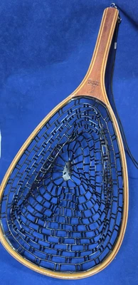 Red de desembarco clásica de pesca con mosca de trucha con marco de madera Foto 1 de 4