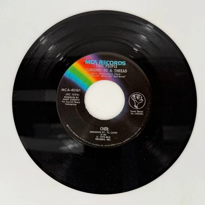 Cher MCA Records Two People / Dark Lady 7 Inch Vinyl Single 1973 Foto 1 de 2