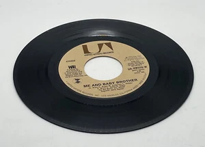 Soul 45 War - In Your Eyes / Me And Baby Brother On United Artists Records XW350 - Picture 1 of 2