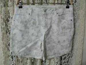 =ARTISAN NY DONNA TG 8 (30x4,5) AVORIO E GRIGIO PANTALONCINO FLOREALE-MID RISE-STRETCH-EUC - Foto 1 di 8