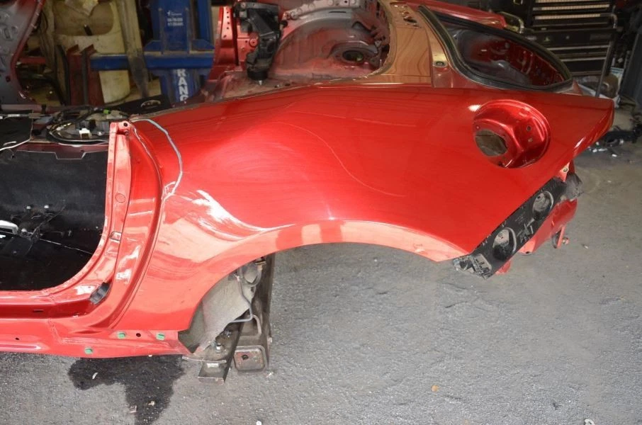 Panel cuarto trasero izquierdo conductor rojo Mazda Mx-5 Miata ND 2016-2022 Foto 1 de 4