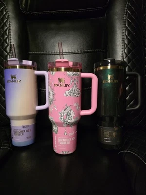 Stanley Quencher Flowstate Wicked: For Good 2025 Juego de 3 vasos de 40 oz Foto 1 de 2