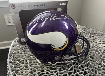 Vikings Percy Harvin #12 全尺寸 Riddell NFL 亲笔签名头盔 正品证书 全新带标签 全新带盒 — 第 1/4 张图片