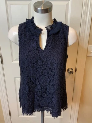 J. Top sin mangas con volantes de encaje floral azul marino Crew, talla pequeña Foto 1 de 4