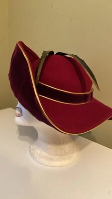 Hermoso Vestido Borgoña/Sombrero de Iglesia de Jack McConnell  Foto 1 de 4