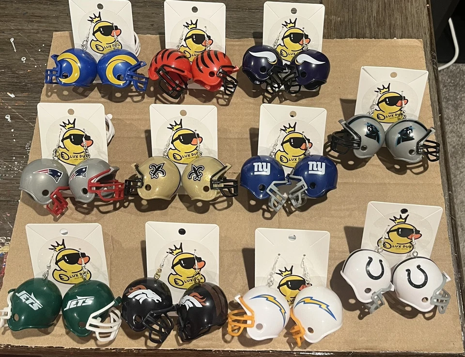 Pendientes de casco de fútbol americano NFL - ¡Elige tu equipo favorito! Foto 1 de 4
