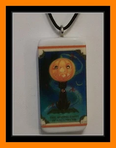 DAS MYSTISCHE LICHT VON HALLOWEEN - VINTAGE POSTKARTE DOMINO - Bild 1 von 1