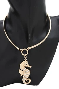 Nuevo Mujeres Collar Oro Metal Moda Joyería Caballo de Mar Náutico Pendientes Colgantes - Imagen 1 de 9