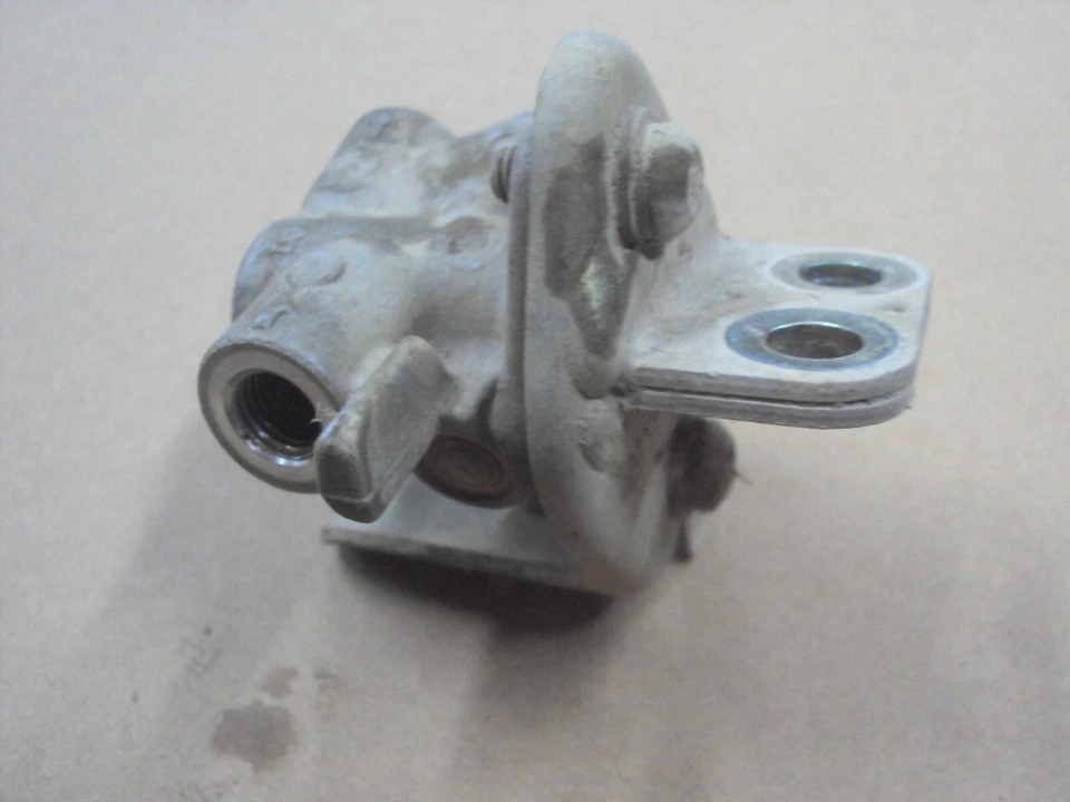 Control de presión de válvula divisor de freno delantero Honda Fourtrax 350 Foreman 86-89 Foto 1 de 2