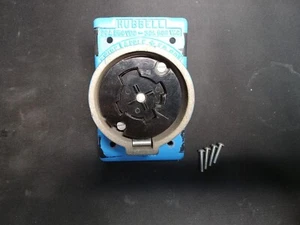 New! Hubbell HBL25403 30/20A Locking Receptacle 4P 5 Wire 600Vac/250Vdc - Picture 1 of 2