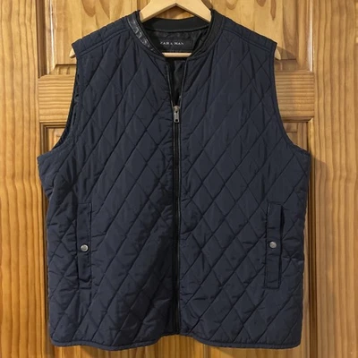 Chaleco Zara Hombre Azul Marino XXL 46 Acolchado Imitación Cuero Cuello Cremallera Completa Ligero Foto 1 de 4