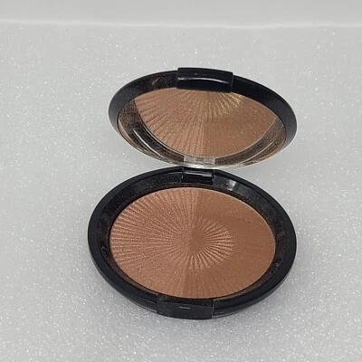 Signature Club A Colloidal Gold Radiance Ultra Creamy Powder Eyeshadow Duo #1 - Image 1 of 3