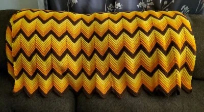 雪佛龙阿富汗毛毯橙色棕色黄色钩针针织 60 x 42 60 年代 70 年代复古 — 第 1/4 张图片