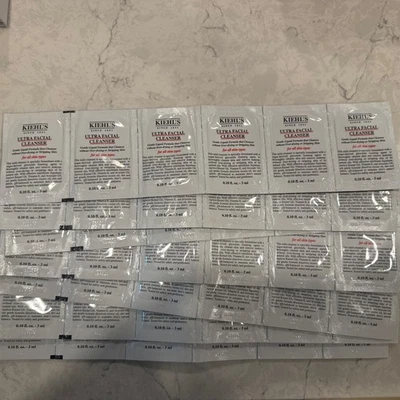 PACK DE 42 limpiadores faciales Kiehl's Ultra para todo tipo de pieles 3 ml cada paquete Foto 1 de 3