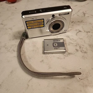 Sony CyberShot DSC-S750 7.2 MP Digital Camera Silver w/ Battery - No Charger  - Picture 1 of 9
