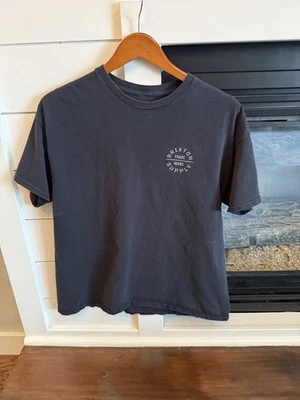 Camiseta clásica negra Brixton para hombre con logotipo blanco en la parte delantera/trasera talla XL USADA EN EXCELENTE ESTADO Foto 1 de 4