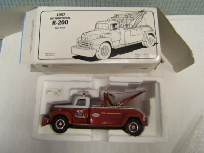 First Gear Humble Travel Club 1957 International R-200 Tow Truck 1/34 MIB  - Image 1 of 4