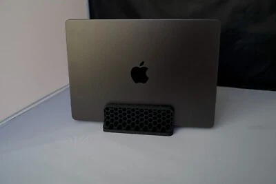 Soporte vertical hecho a mano impreso en 3D para computadora portátil Foto 1 de 4