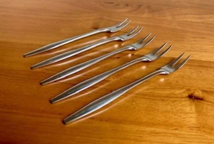 Dansk VARIATION V Stainless Flatware Silverware - Set 5 Cocktail Forks (Denmark) - Picture 1 of 3