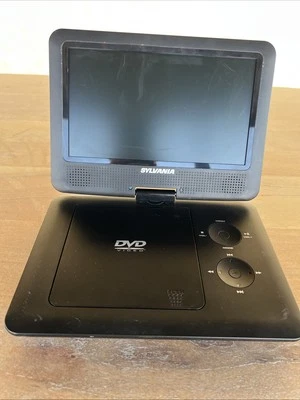 Sylvania SDVD9020B Portable DVD Player No Remote. TURNS ON. DOESN’T READ DVD - Image 1 of 4