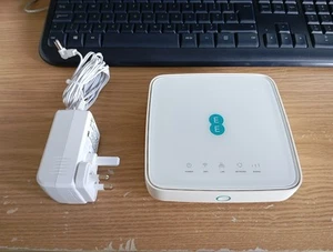 *Unlocked* EE 4G Hub Home/Mobile Broadband Router CAT 7 300Mbps RJ45 - Afbeelding 1 van 4