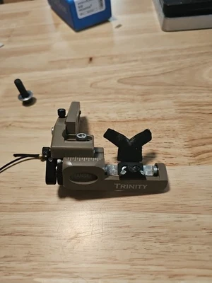 Reposaflechas Hamskea Trinity Coyote mano izquierda Foto 1 de 4