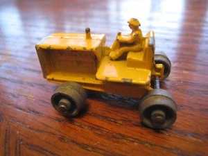 Lesney Moko Matchbox 1955 8-B Caterpillar Tractor straight Metal Wheels - Picture 1 of 6