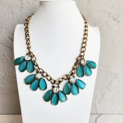 Collar Banana Republic Azul Pétalo Estrás Tono Dorado Grueso Cadena Distintivo Foto 1 de 4