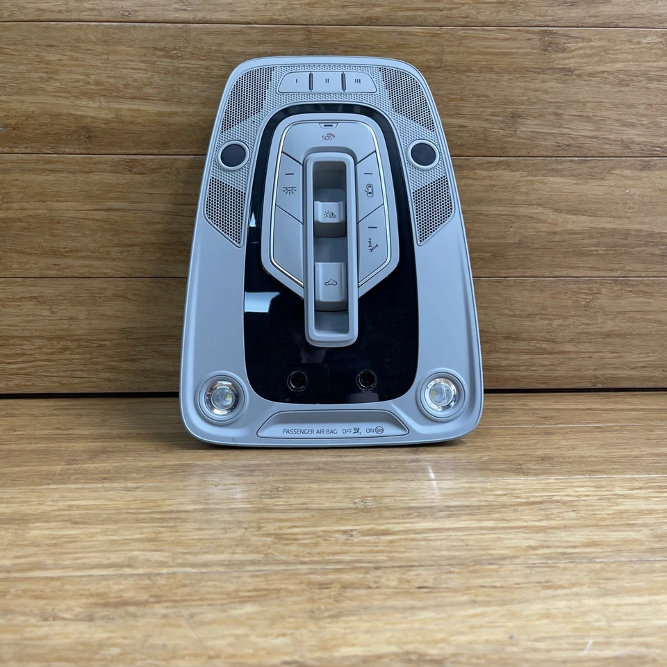 Luz domo interior gris Audi Q5 2018-2023 OEM CON controles de techo corredizo Foto 1 de 4