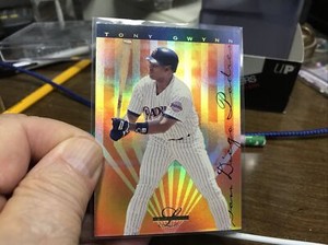 Tony Gwynn 1995 Leaf Limited Gold #20 of 24 sharp corners, centered   mint Hof