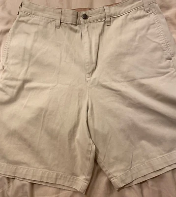 Quest - Pantalones Cortos Caqui Frente Plano Excelente Estado Usado Foto 1 de 4