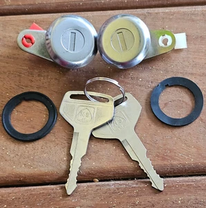 DAIHATSU TAFT F20 F50 DOOR LOCK KEYS SET - Picture 1 of 7