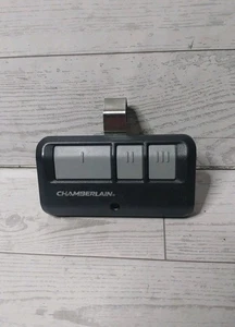 Chamberlain 953EV HBW7964 Garage Opener Remote Works With Battery  - Picture 1 of 3
