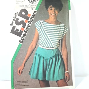Simplicity 6404 Pattern Stretch Knit Top Shorts SKORT ESP Misses sz 10-14 UNCUT - Picture 1 of 4