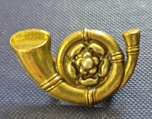 VICTORIAN KINGS OWN YORKSHIRE LIGHT INFANTRY BADGE - Picture 1 of 2
