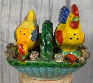 Chicken Salt And Pepper Shakers In Basket VTG Made In Japan With Corks & Label - Picture 1 of 11