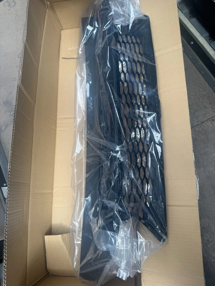 71102TARG50 Front Bumper Grille for Honda Jazz 2014-2020 5dr Hatchback - Image 1 of 4