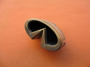 93 94 95 96 97 INFINITI J30 FRONT GRILLE GOLD EMBLEM LOGO BADGE SIGN SYMBOL OEM - Picture 1 of 5