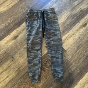 Women's Zyia Active Unwind camo joggers size XS - Picture 1 of 4