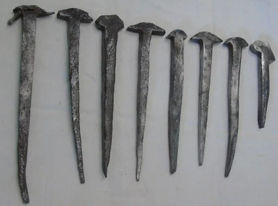 Lot de 8 clous anciens de charpentier ou autre, XIX - XXème siècle. 9 à 17 cm - Photo 1/4
