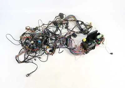 Caja de fusibles de distribución de energía arnés de cableado de carrocería principal BMW E34 530i 525i 1995 OEM Foto 1 de 4