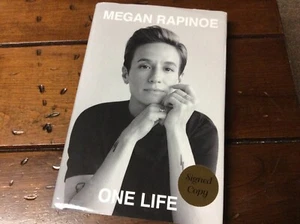 **SIGNED 1st Edition** MEGAN RAPINOE ** One Life ** (2020 HC/DJ) ** - Picture 1 of 5
