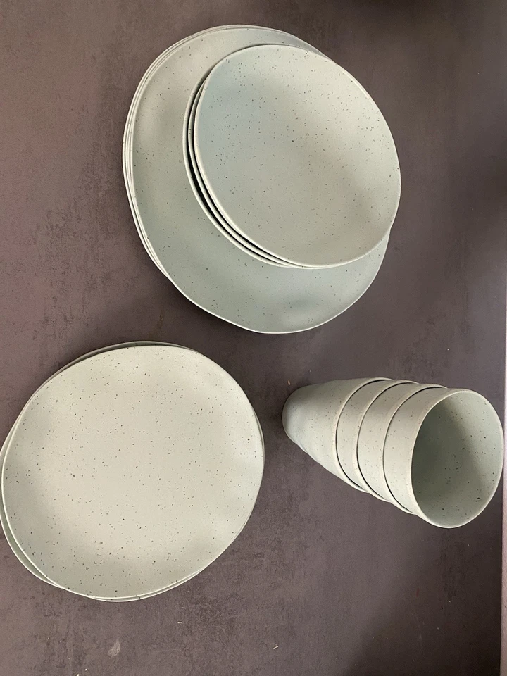 Campinggeschirr Set für 4 Personen, 16 Teile Grün Meliert, Picknick - Bild 1 von 1