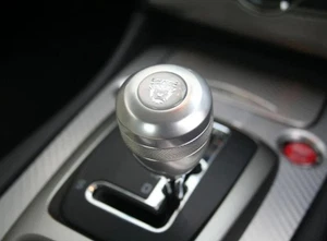 Genuine Jaguar XJ/XK/S-Type Chrome Gear Knob With Growler Emblem - C2P9343 - Picture 1 of 4