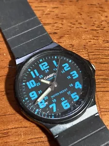 Orologio Uomo Casio MQ-71 Analogico Classico Movimento Quarzo Quadrante Nero Numeri Blu - Foto 1 di 8