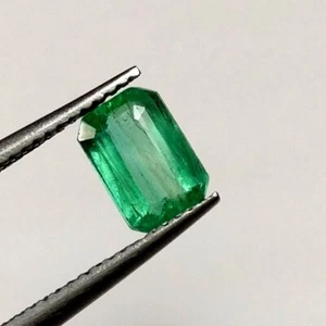 0.63ct Natural Emerald octagon cut top green good luster unheated untreated gem - Picture 1 of 4